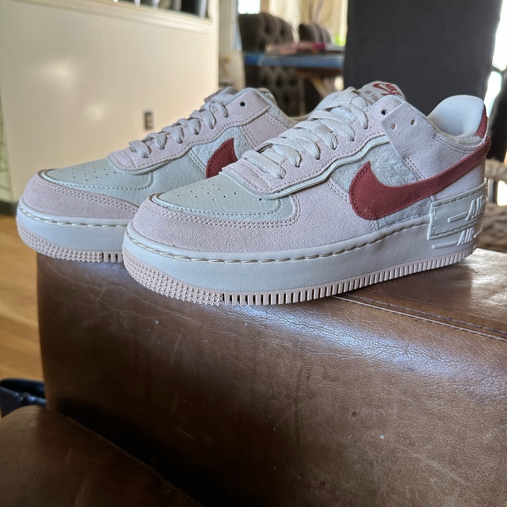 New in box Nikes 8.5 women’s